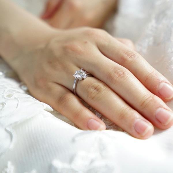 Comment nettoyer les bijoux en argent et diamants : conseils d'experts pour des résultats étincelants